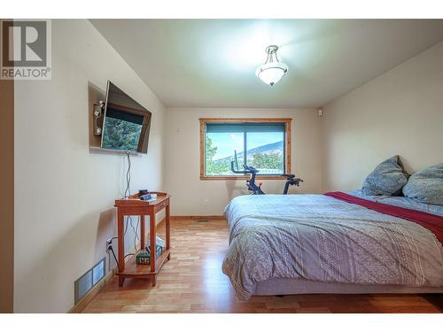 9109 Mackie Drive, Coldstream, BC - Indoor Photo Showing Bedroom