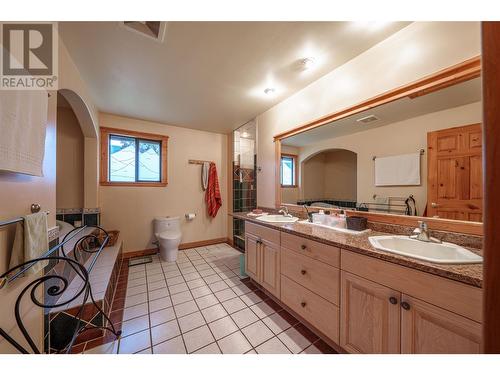 9109 Mackie Drive, Coldstream, BC - Indoor Photo Showing Bathroom