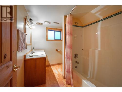 9109 Mackie Drive, Coldstream, BC - Indoor Photo Showing Bathroom