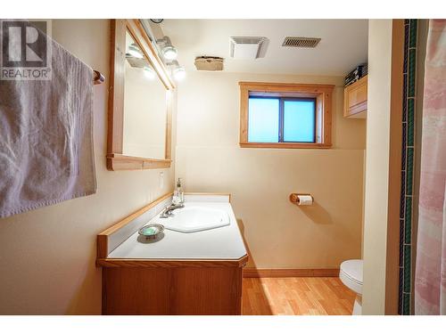 9109 Mackie Drive, Coldstream, BC - Indoor Photo Showing Bathroom