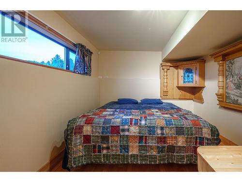 9109 Mackie Drive, Coldstream, BC - Indoor Photo Showing Bedroom