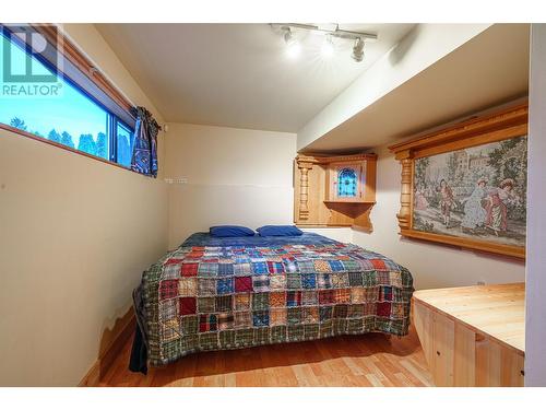 9109 Mackie Drive, Coldstream, BC - Indoor Photo Showing Bedroom