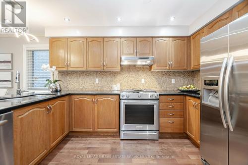 2450 Nichols Drive S, Oakville, ON - Indoor Photo Showing Kitchen With Upgraded Kitchen