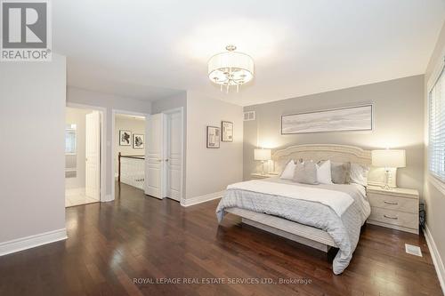 2450 Nichols Drive S, Oakville, ON - Indoor Photo Showing Bedroom