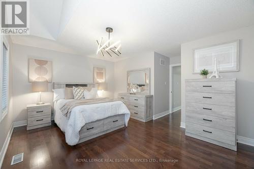 2450 Nichols Drive S, Oakville, ON - Indoor Photo Showing Bedroom