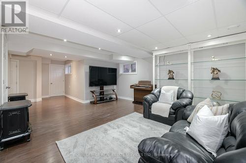 2450 Nichols Drive S, Oakville, ON - Indoor Photo Showing Living Room