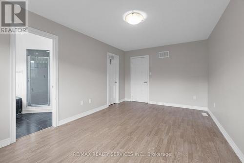 19 Sky Harbour Drive, Brampton, ON - Indoor Photo Showing Other Room