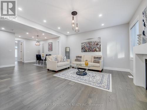 1586 Severn Drive, Milton, ON - Indoor Photo Showing Living Room