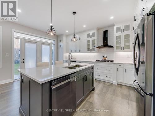 1586 Severn Drive, Milton, ON - Indoor Photo Showing Kitchen With Double Sink With Upgraded Kitchen