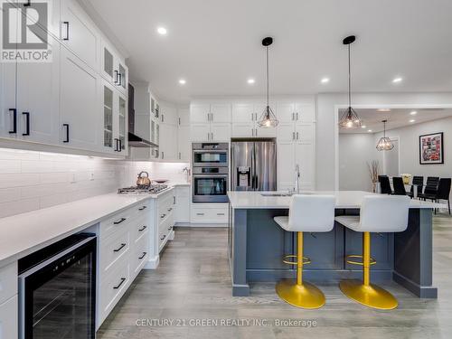 1586 Severn Drive, Milton, ON - Indoor Photo Showing Kitchen With Upgraded Kitchen