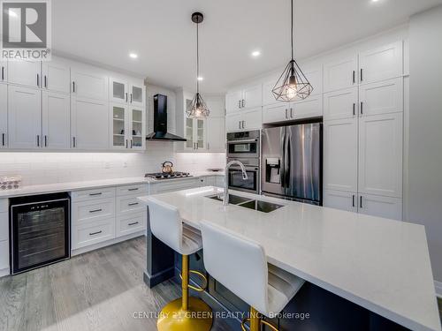 1586 Severn Drive, Milton, ON - Indoor Photo Showing Kitchen With Double Sink With Upgraded Kitchen