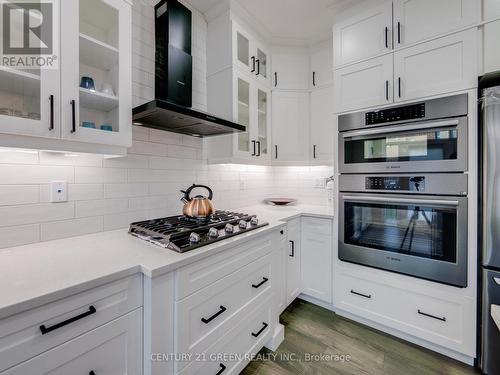 1586 Severn Drive, Milton, ON - Indoor Photo Showing Kitchen With Upgraded Kitchen