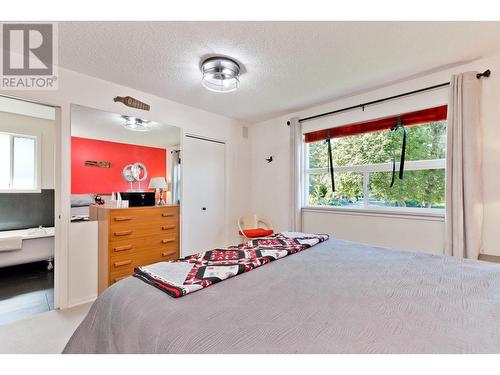 718 Hazell Road, Kelowna, BC - Indoor Photo Showing Bedroom