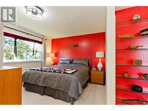 718 Hazell Road, Kelowna, BC - Indoor Photo Showing Bedroom