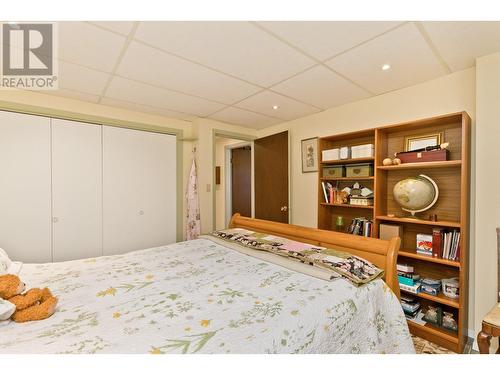 718 Hazell Road, Kelowna, BC - Indoor Photo Showing Bedroom