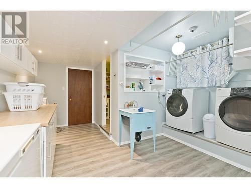 718 Hazell Road, Kelowna, BC - Indoor Photo Showing Laundry Room