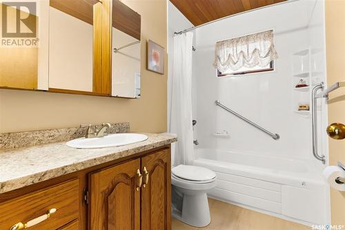 75 Krivel Crescent, Regina, SK - Indoor Photo Showing Bathroom