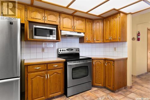 75 Krivel Crescent, Regina, SK - Indoor Photo Showing Kitchen