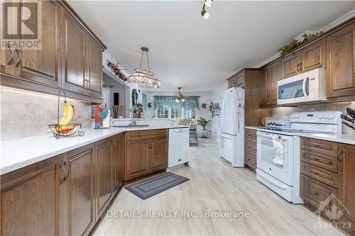 2573 Mitchell Street, Ottawa, ON - Indoor Photo Showing Kitchen