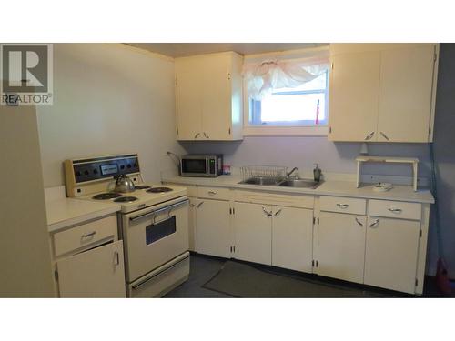 655 Kinchant Street, Quesnel, BC - Indoor Photo Showing Kitchen With Double Sink