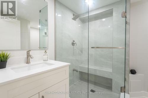 390 Marf Avenue, Mississauga, ON - Indoor Photo Showing Bathroom