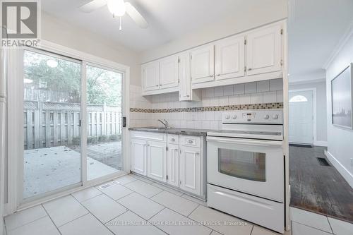 1 - 1116 Homewood Drive, Burlington, ON - Indoor Photo Showing Kitchen