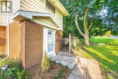 1 - 1116 Homewood Drive, Burlington, ON - Outdoor