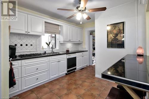 585 2Nd Avenue E, Owen Sound, ON - Indoor Photo Showing Kitchen