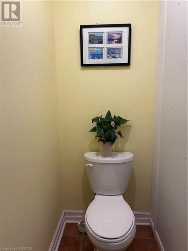 585 2Nd Avenue E, Owen Sound, ON - Indoor Photo Showing Bathroom