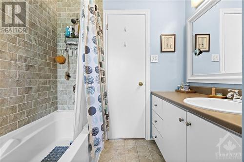 11 Stillwater Drive, Ottawa, ON - Indoor Photo Showing Bathroom