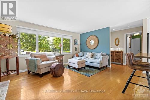 11 Stillwater Drive, Ottawa, ON - Indoor Photo Showing Living Room