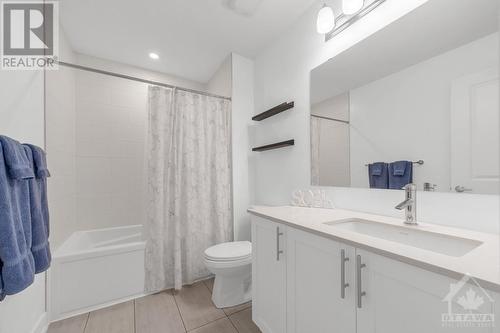 653 Putney Crescent, Ottawa, ON - Indoor Photo Showing Bathroom