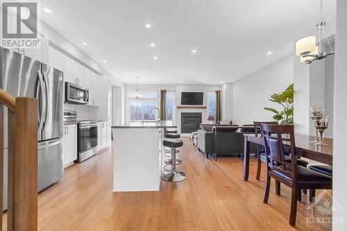 653 Putney Crescent, Ottawa, ON - Indoor Photo Showing Kitchen With Upgraded Kitchen