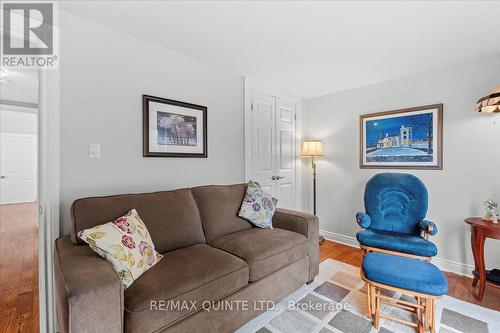 9 Simeon Street, Prince Edward County (Picton), ON - Indoor Photo Showing Living Room