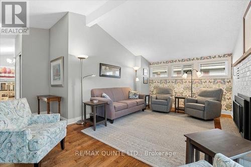 9 Simeon Street, Prince Edward County (Picton), ON - Indoor Photo Showing Living Room