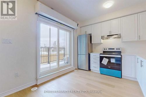 14 - 470 Beresford Path, Oshawa, ON - Indoor Photo Showing Kitchen