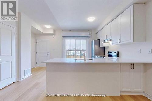 14 - 470 Beresford Path, Oshawa, ON - Indoor Photo Showing Kitchen