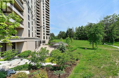 302 - 9245 Jane Street, Vaughan, ON - Outdoor