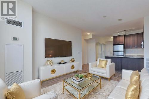 302 - 9245 Jane Street, Vaughan, ON - Indoor Photo Showing Living Room