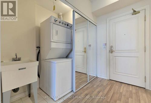 302 - 9245 Jane Street, Vaughan, ON - Indoor Photo Showing Laundry Room