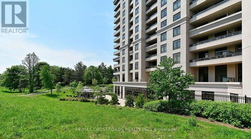 302 - 9245 Jane Street, Vaughan, ON - Outdoor