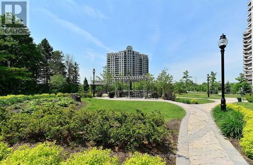 302 - 9245 Jane Street, Vaughan, ON - Outdoor