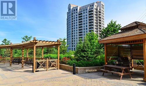 302 - 9245 Jane Street, Vaughan, ON - Outdoor