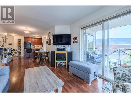 256 Hastings Avenue Unit# 312, Penticton, BC - Indoor Photo Showing Living Room