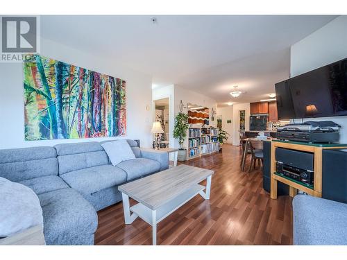 256 Hastings Avenue Unit# 312, Penticton, BC - Indoor Photo Showing Living Room