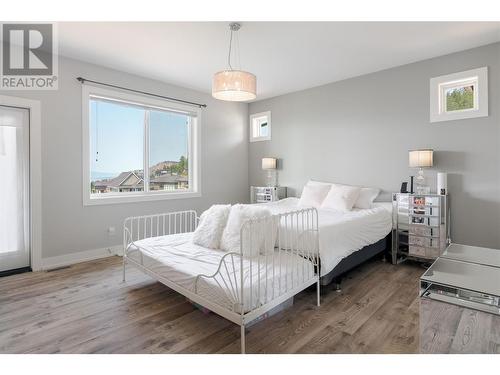 1250 Monte Vista Avenue, Kelowna, BC - Indoor Photo Showing Bedroom