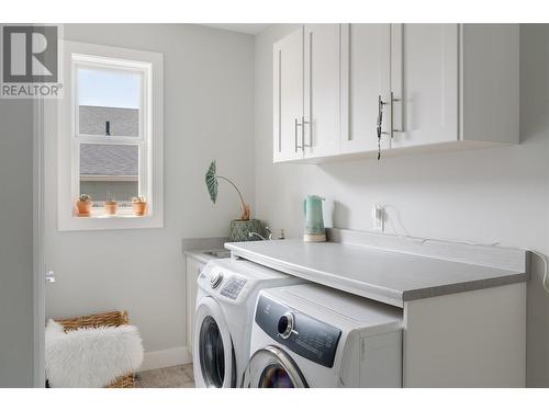 1250 Monte Vista Avenue, Kelowna, BC - Indoor Photo Showing Laundry Room