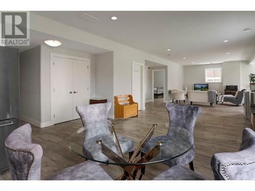 1250 Monte Vista Avenue, Kelowna, BC - Indoor Photo Showing Living Room