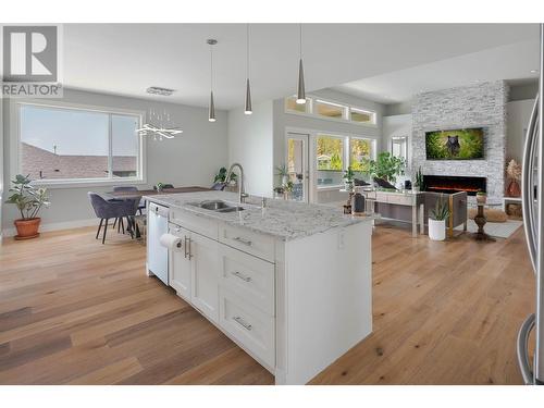 1250 Monte Vista Avenue, Kelowna, BC - Indoor Photo Showing Kitchen With Double Sink