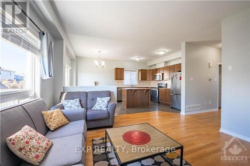 260 Opale Street, Clarence-Rockland, ON - Indoor Photo Showing Living Room